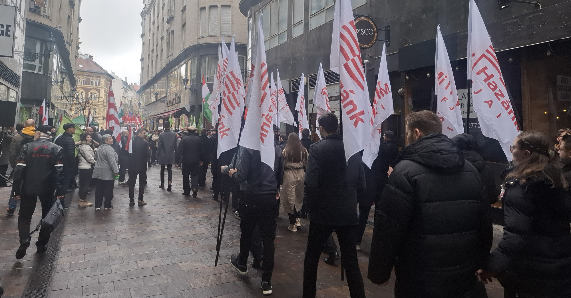 A Mi Hazánk az összes budapesti hidat lefoglalná a Pride idejére