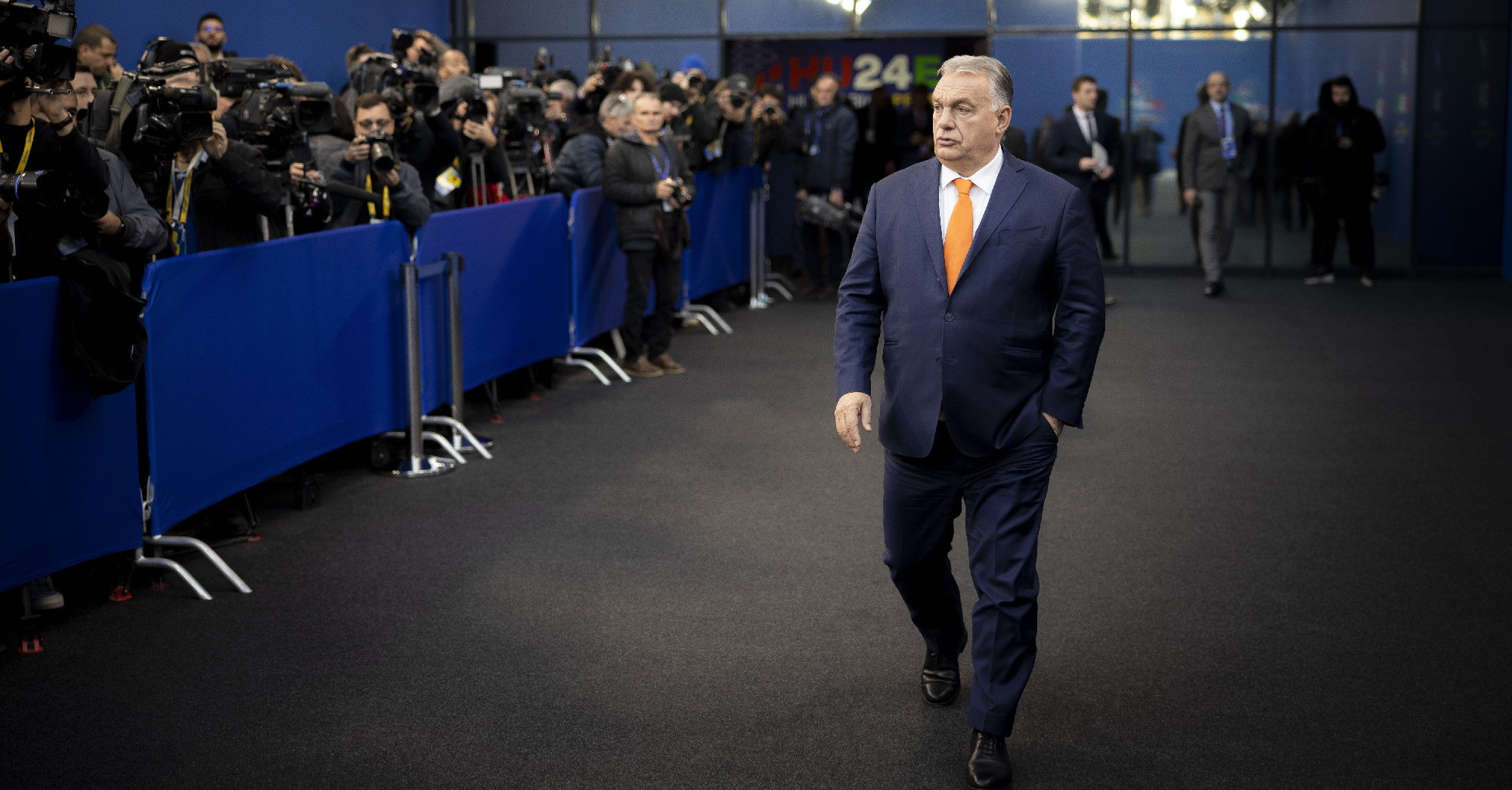 Ki igazgatja Orbán Viktor nyakkendőjét?
