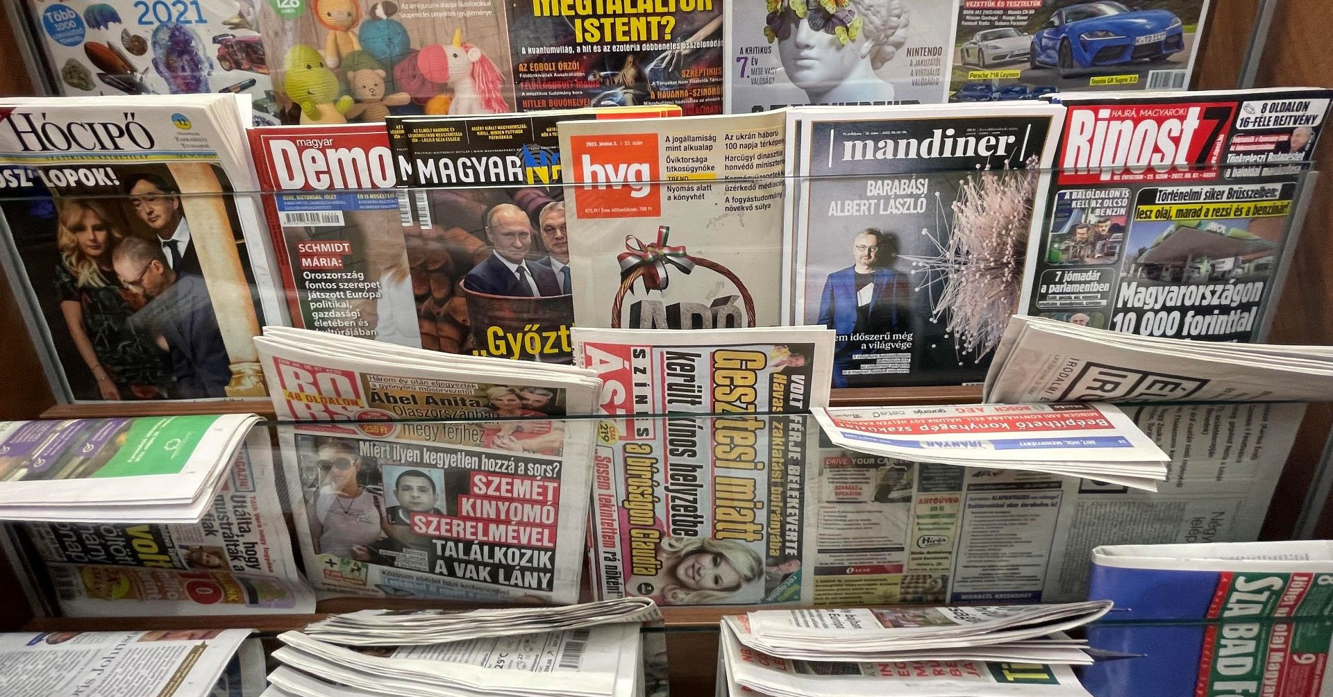 Tovább zuhan a nyomtatott sajtó – egy kivétellel
