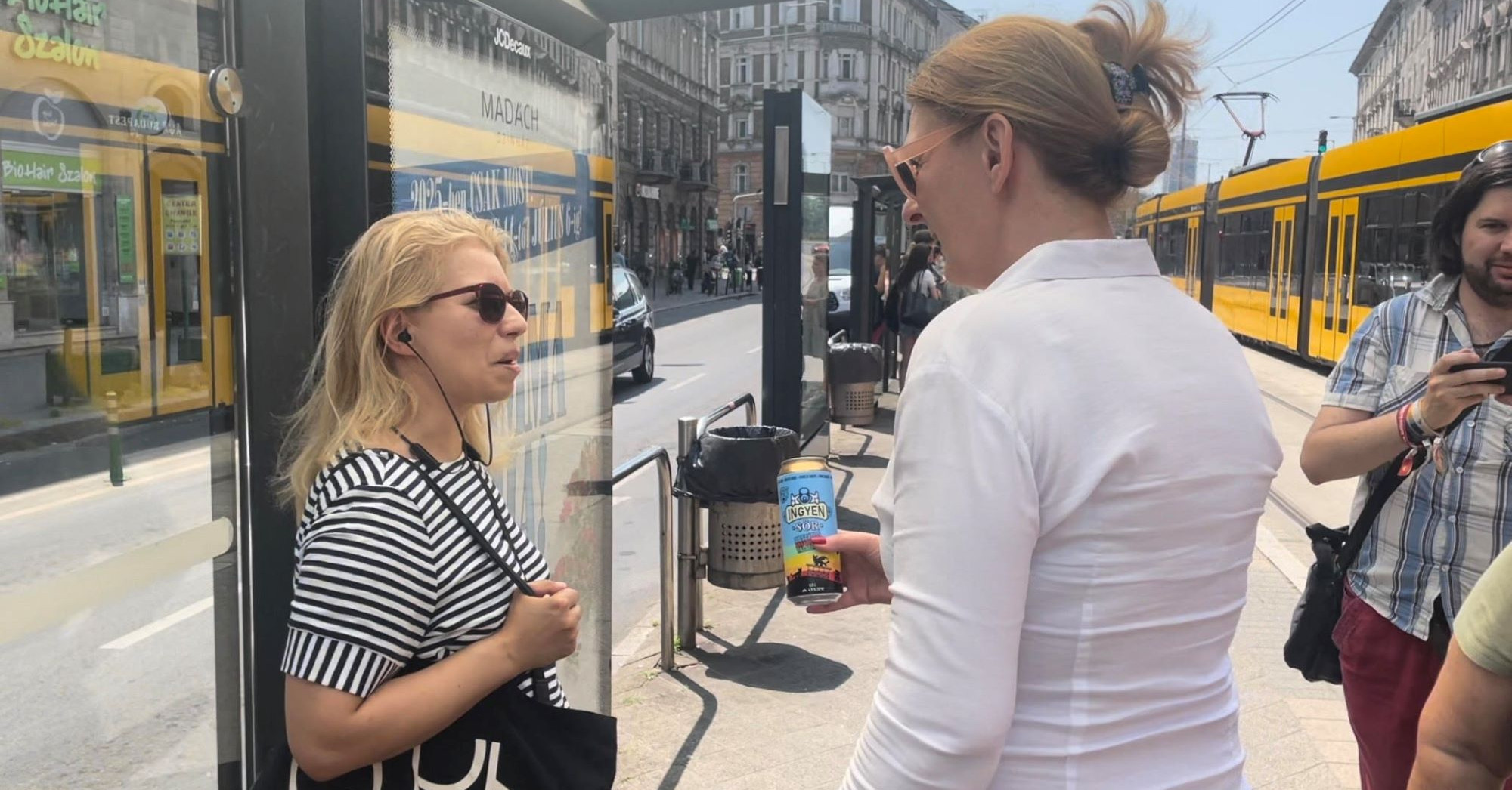 Baranyi Krisztina: Vagy állva halunk meg, vagy várjuk, hogy főbe lőjenek minket 