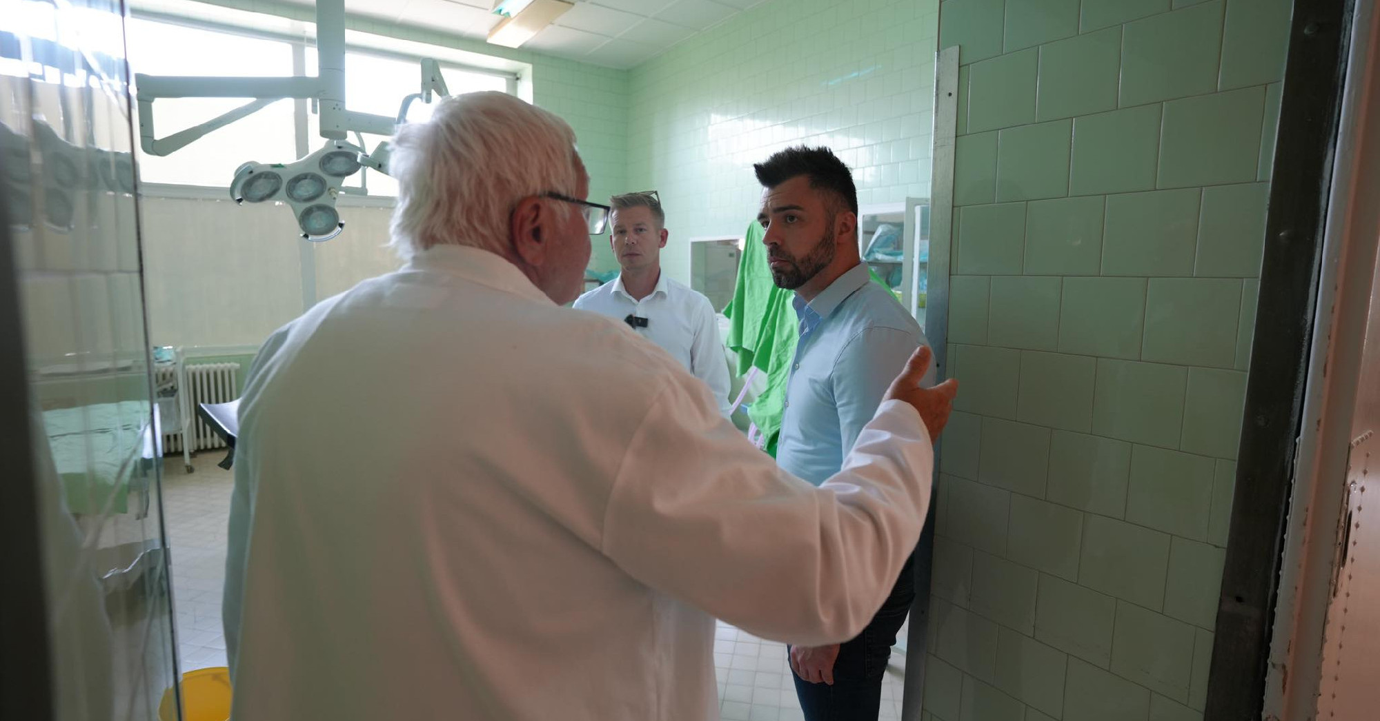 Tüntetnek a szentesi kórháznál, félpályás útlezárás is várható