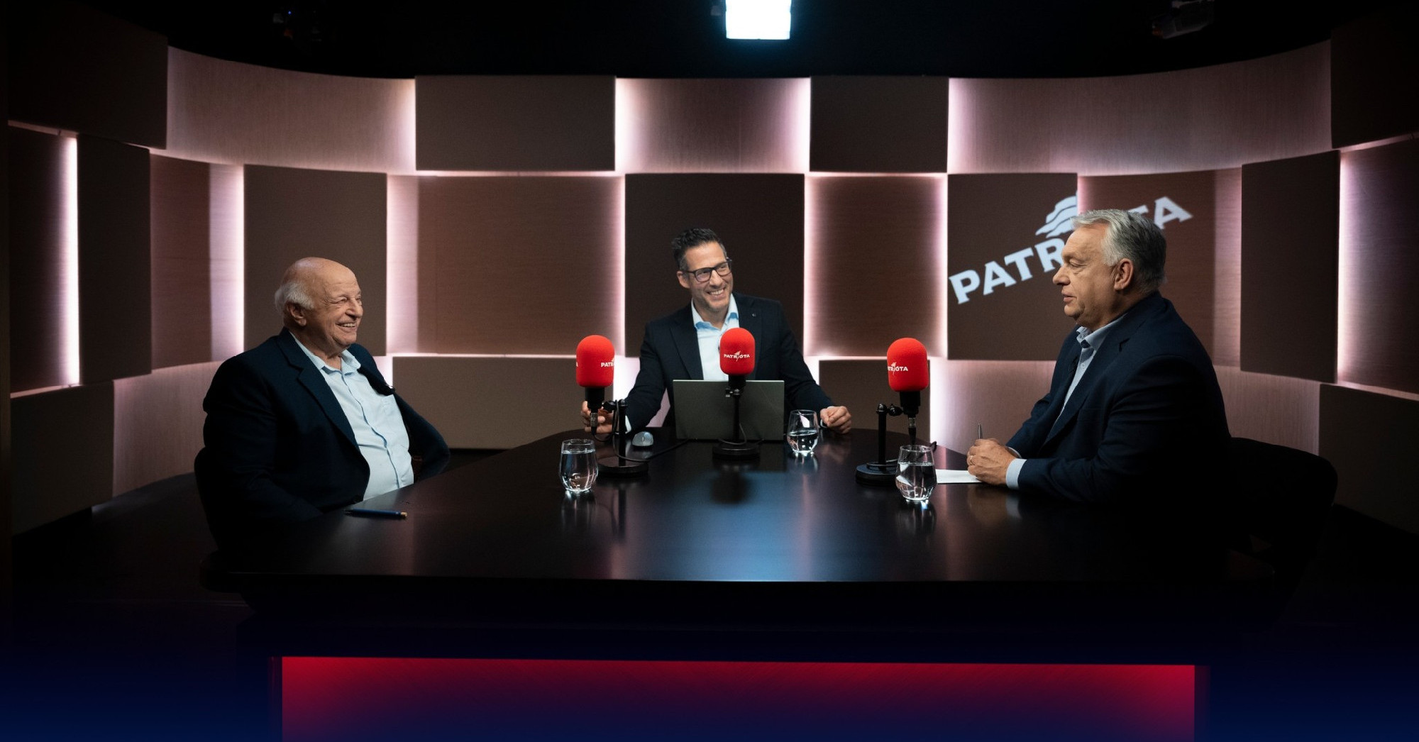 Kapkod fűhöz-fához, szalad a Vargához (is)… Kép