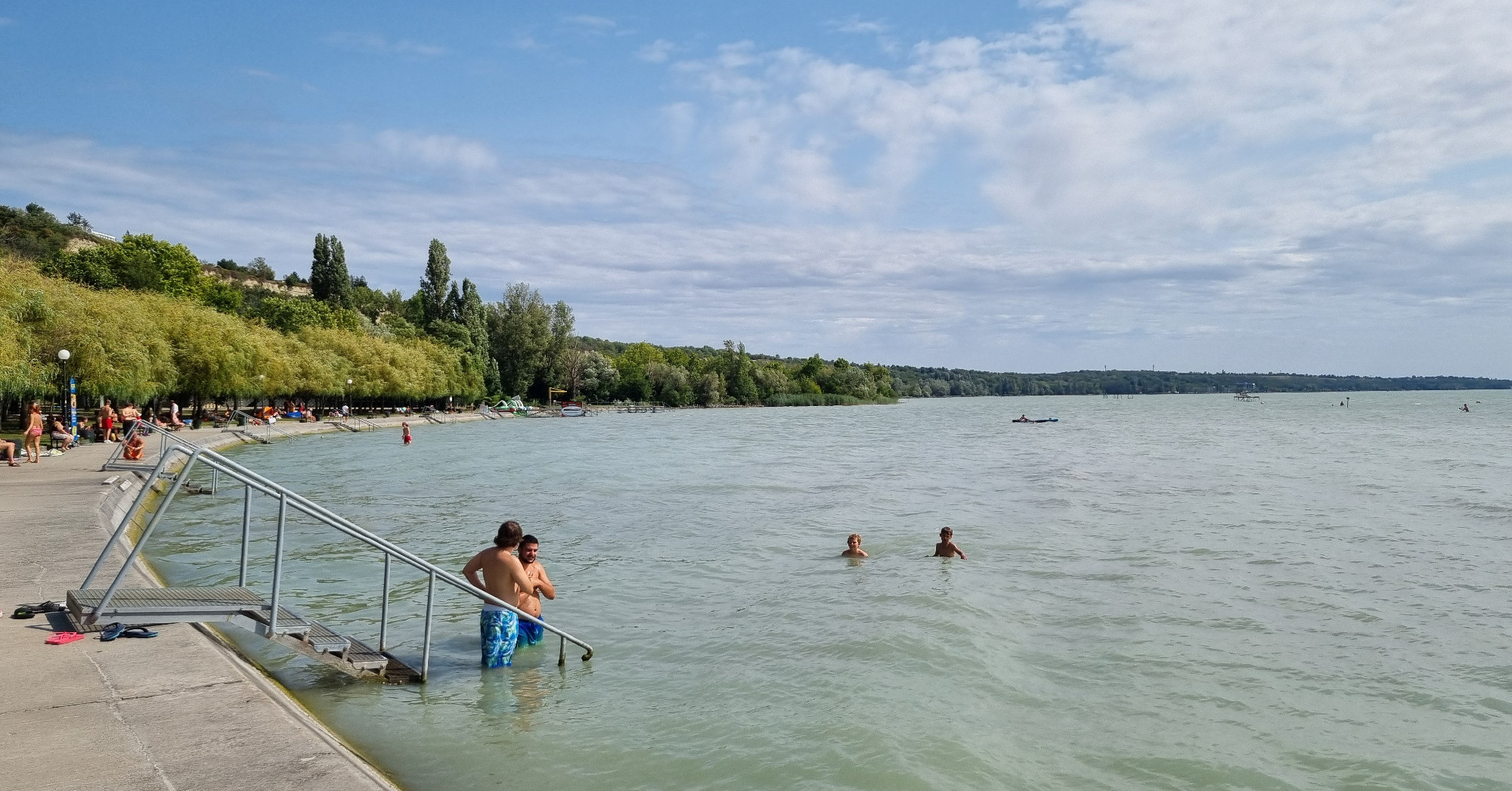 Hullámzó szezon a Balatonon Kép