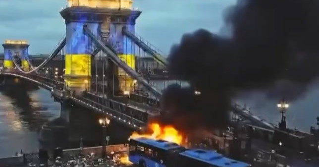 Szentkirályi AI-generálta videóban hozta össze Ukrajna támogatását a kigyulladó buszokkal Kép