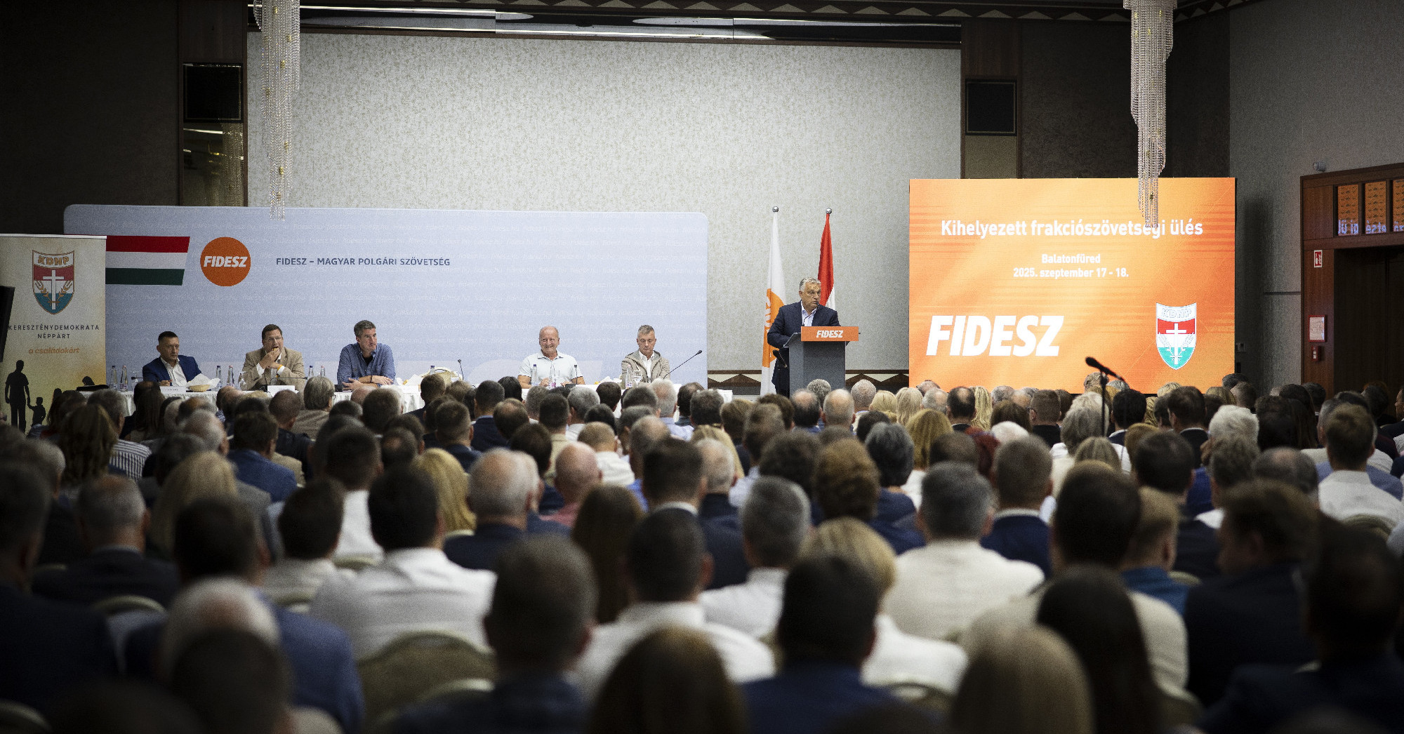 Százmillióért tartott üdülésnek is beillő programokat szeptemberben a Fidesz frakciója