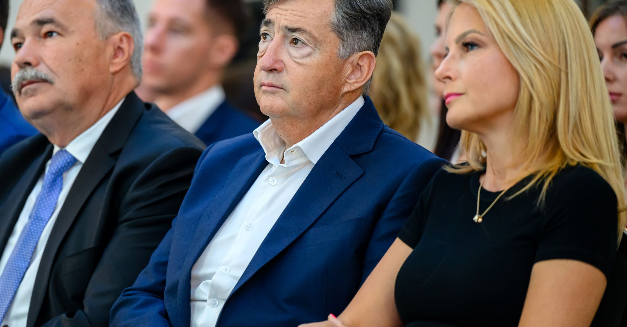 Hadházy szerint Mészárosék Hawaiin is luxusrepcsiznek