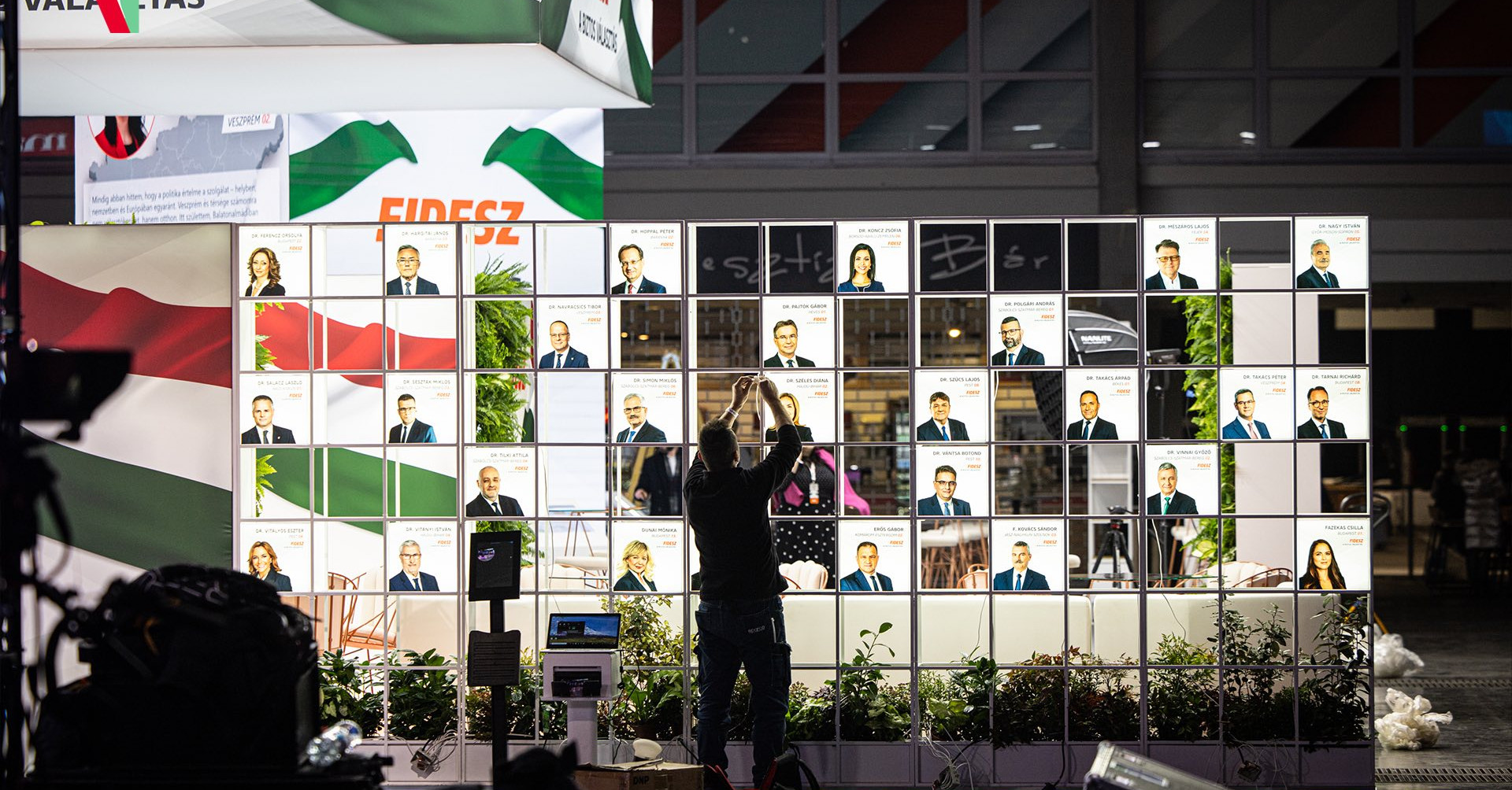 Orbán Viktor kiteríti lapjait – kongresszust tart a Fidesz