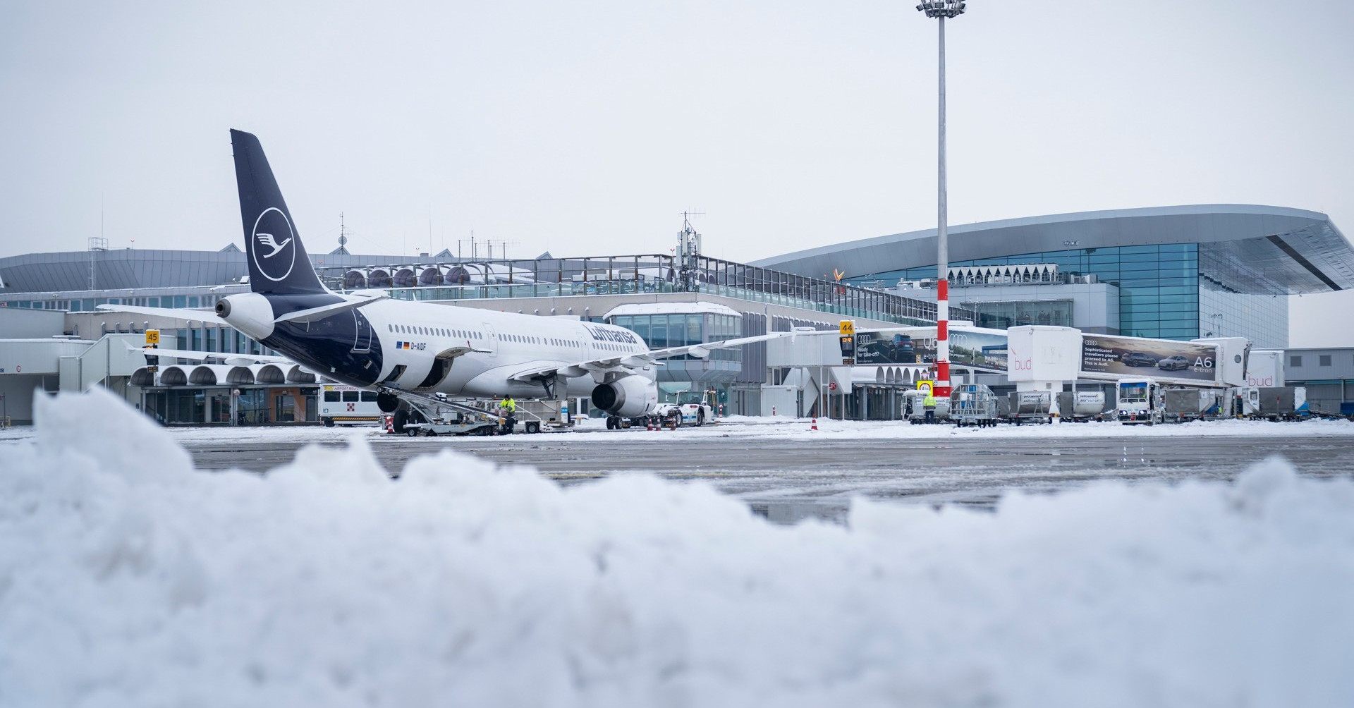 A rendkívüli időjárásra tekintettel sűríti reptéri buszjáratait a BKK