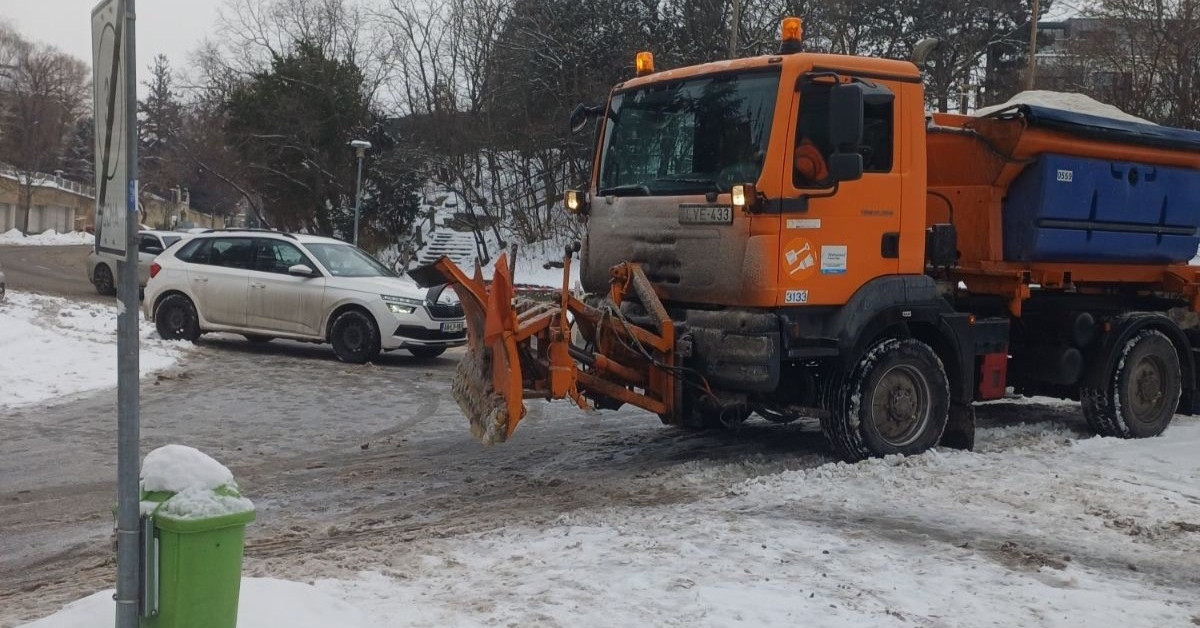 Akár hókotróval is felvezetné a kukásautókat a II. kerület