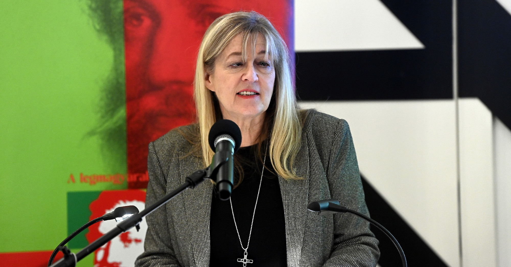 Átlátszó: a kormánykedvenc cégnél költhet el 2,5 milliárdot Schmidt Mária alapítványa