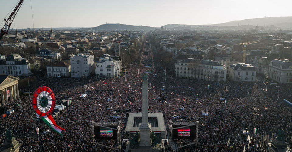 Magyar Péter szerint 500 ezren voltak, Orbán más adatot mért.