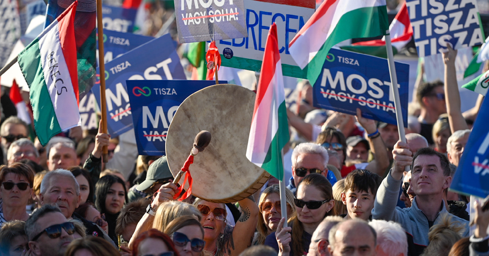 Orbán Viktor kockázatot vállal, mert nehéz helyzetben van.