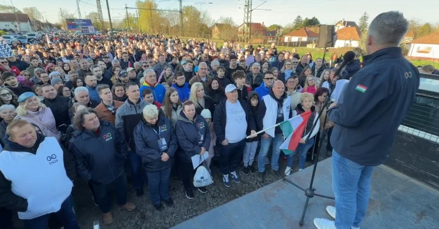 Magyar Péter: Reggel 7-kor tömeg várt Ráckevén.