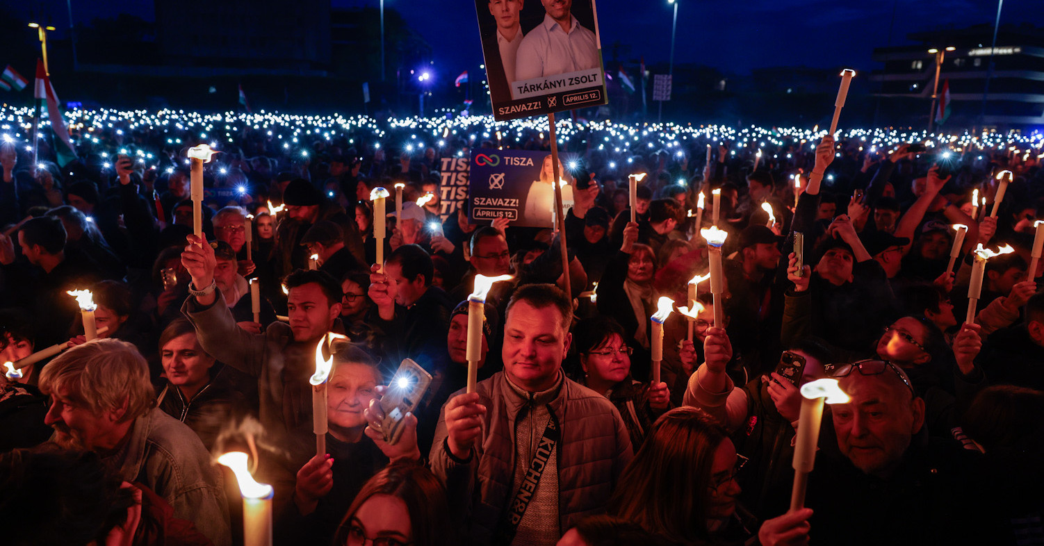 Rendszerváltó bulira készültek a debreceni fiatalok.
