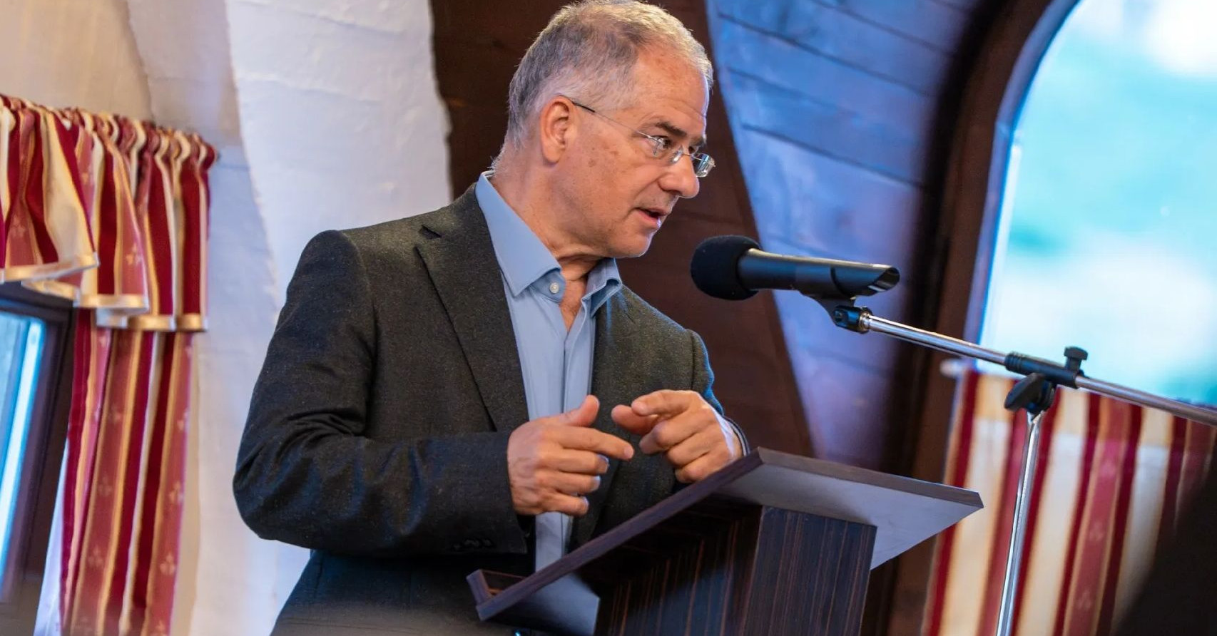 Kósa Lajos nem indul a parlamenti választásokon.