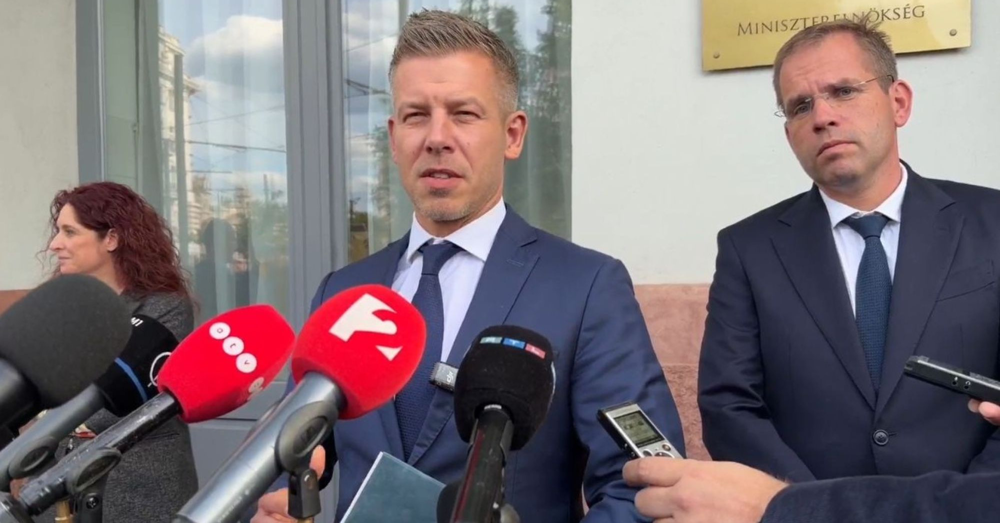 Történt a kormányváltás, de a főleltáros nem jött.