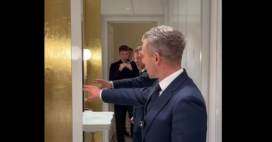 Magyar Péter aranymosdókat mutatott be az MNB-ben