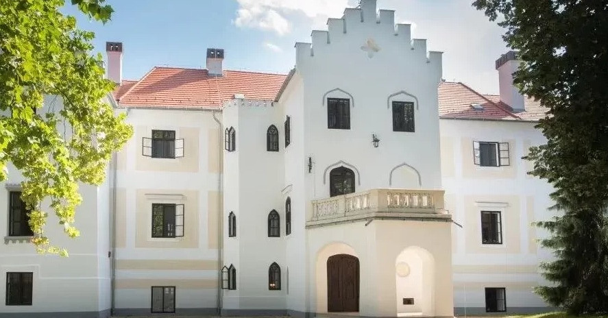 Több százan támogatták a Zsennyei Alkotóház petícióját.