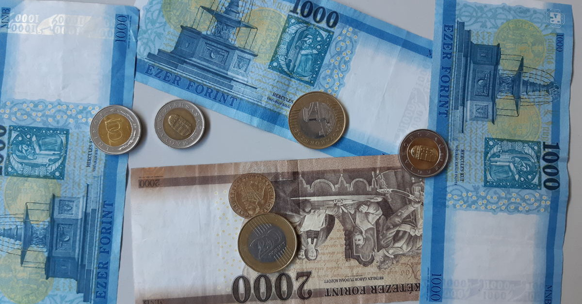 Átterhelik a bankok a tranzakciós illetéket, ideje átnézni a banki költségeket