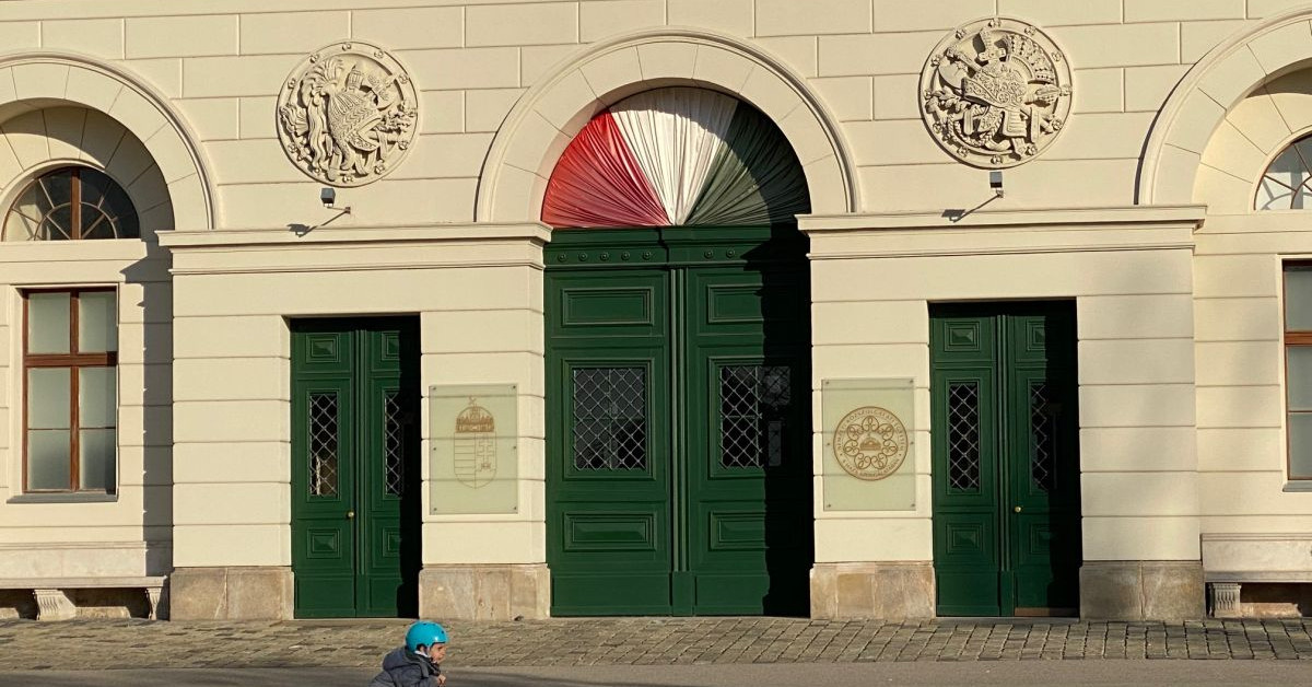 Focipálya miatt fákat vágtak volna az Orczy-kertben, de a NER túlzottan sokat akart.