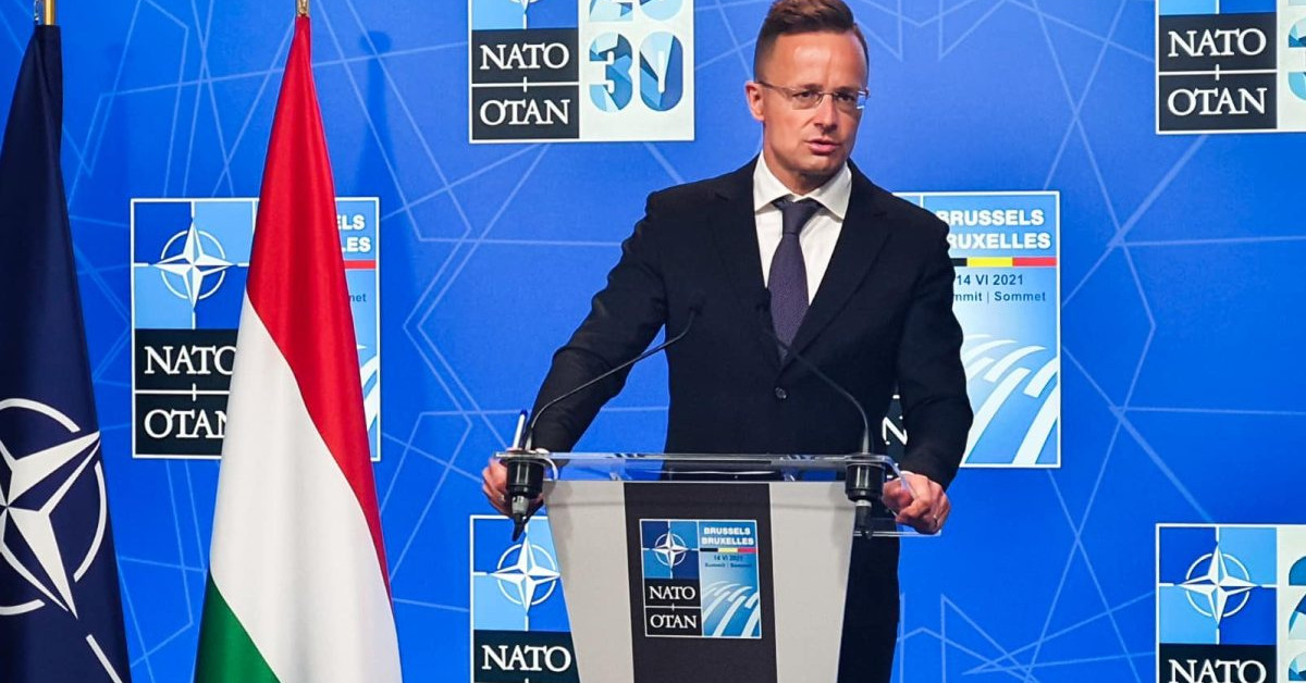Szijjártó Péter megint blokkol