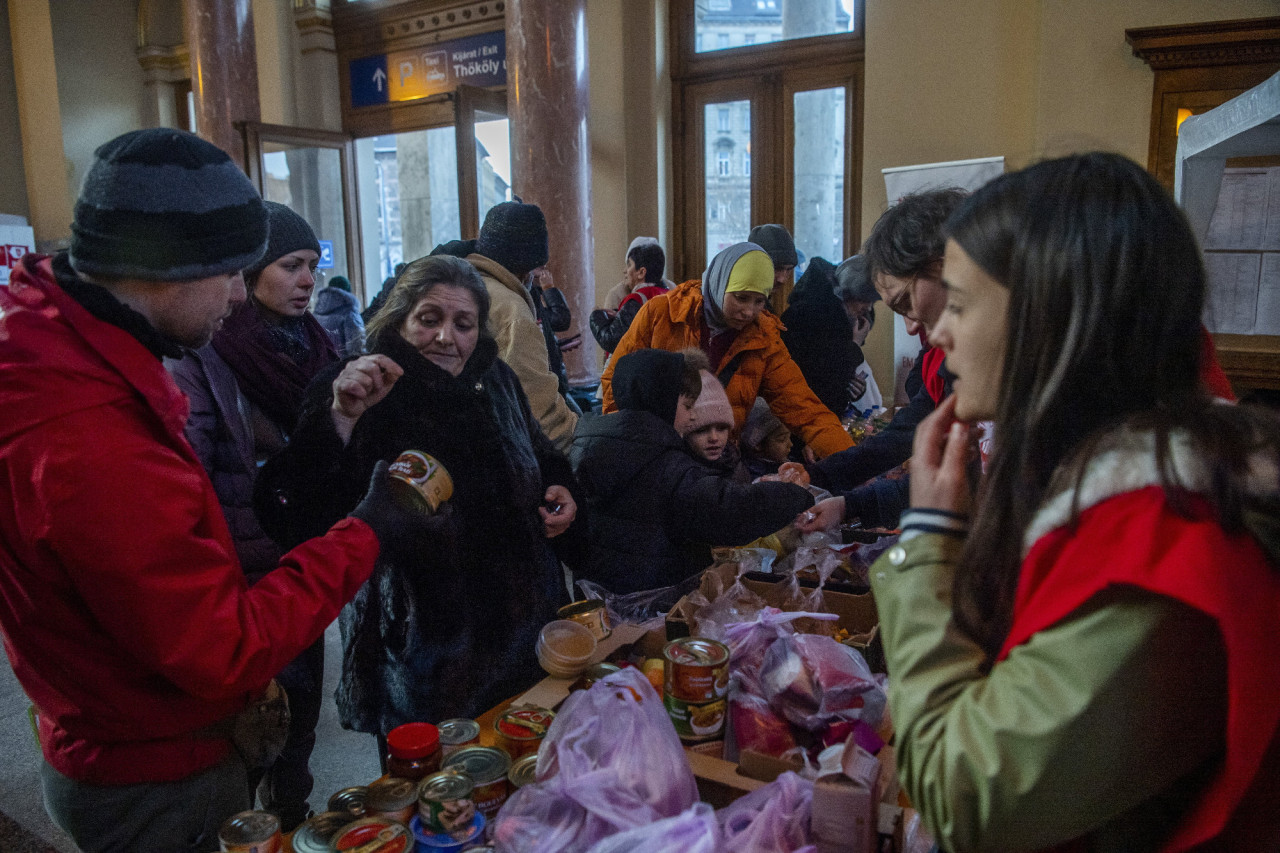 Ukrajnai háború - Menekülők a Keleti pályaudvaron 