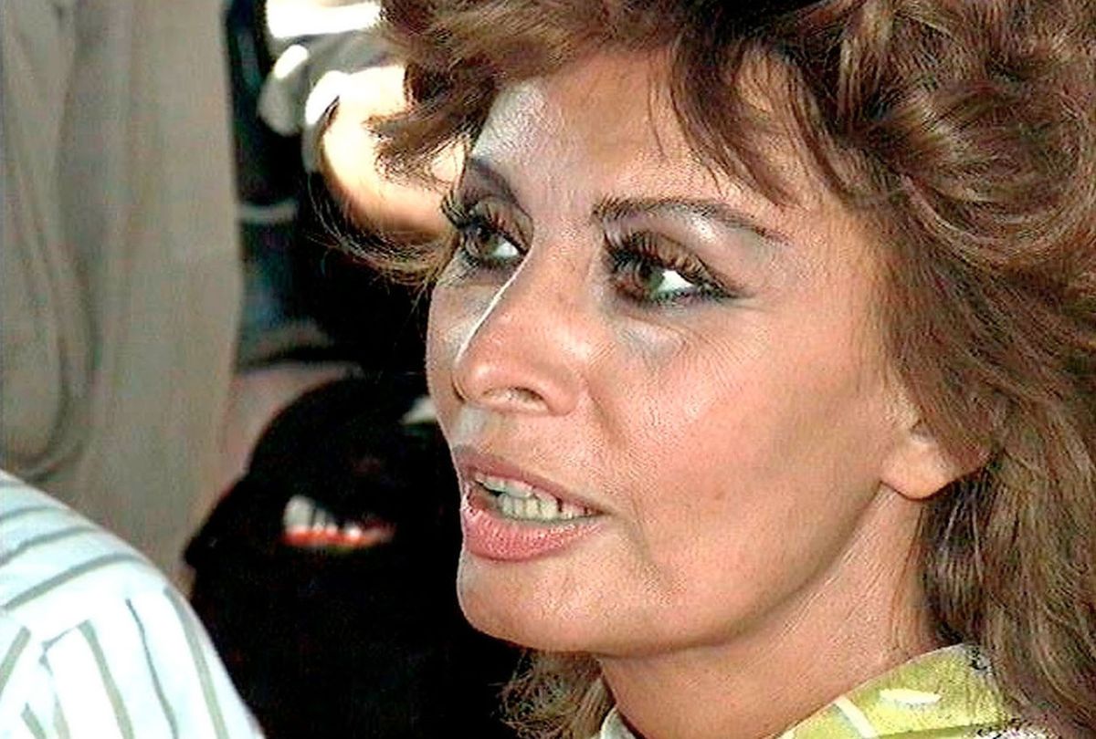 Sürgősségi műtéten esik át Sophia Loren