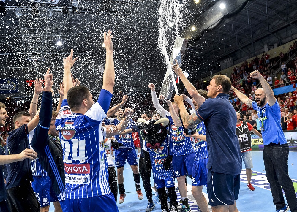 Zúgott a „Hol a csapatunk?” – tizenegy év után bajnok a Szeged