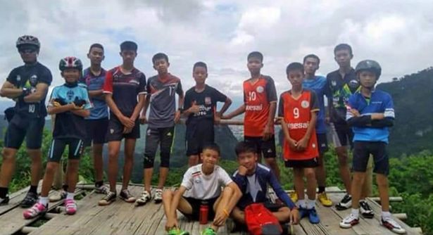 Az összes gyereket és az edzőt is kiszabadították a thaiföldi barlangból
