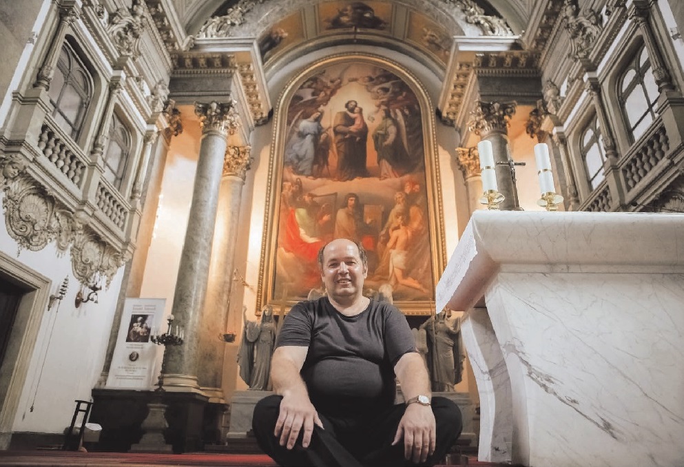 Tóni atya: Egy pap nem teheti meg, hogy bezárkózik a templomba