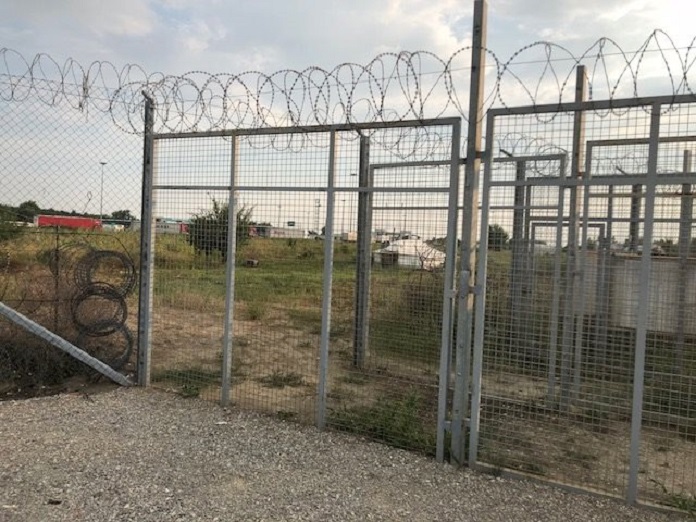 Az Európai Bíróság szerint jogellenes a menedékkérők röszkei őrizete