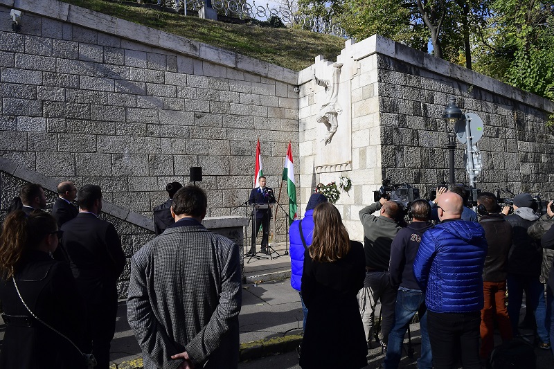 „A Fidesz soraiban ma ott ülnek a kommunista rendszer névtelenségben tartott fenntartói”