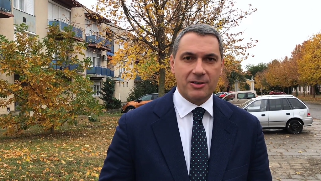 Lázár videóban osztotta ki Orbánt dohányügyben
