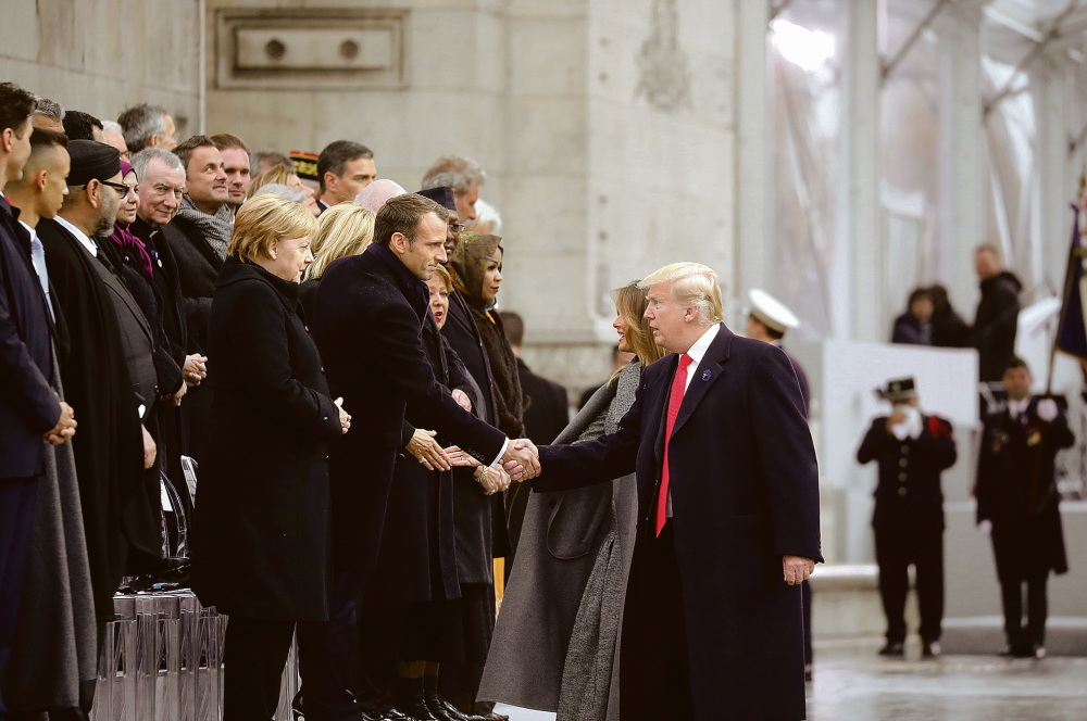 Trump és Putyin elvitte a párizsi show-t