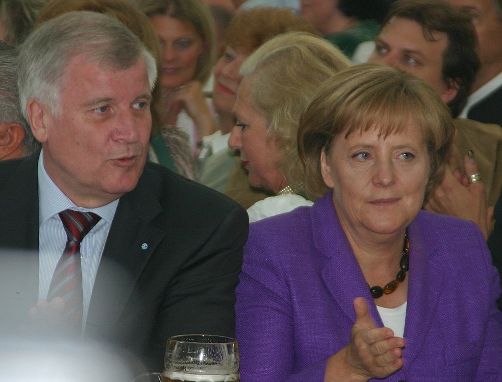 Merkel után Seehofer is lemond?