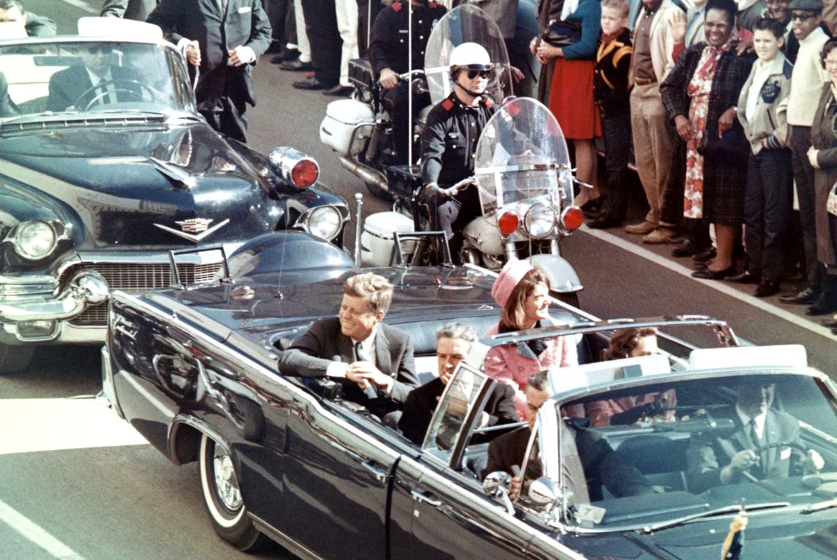Mindenki gyanúba keveredett már Kennedy elnök megölése miatt