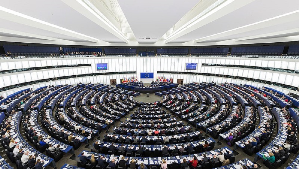 Fizessenek a korrupt politikusok! – vita az EP-ben