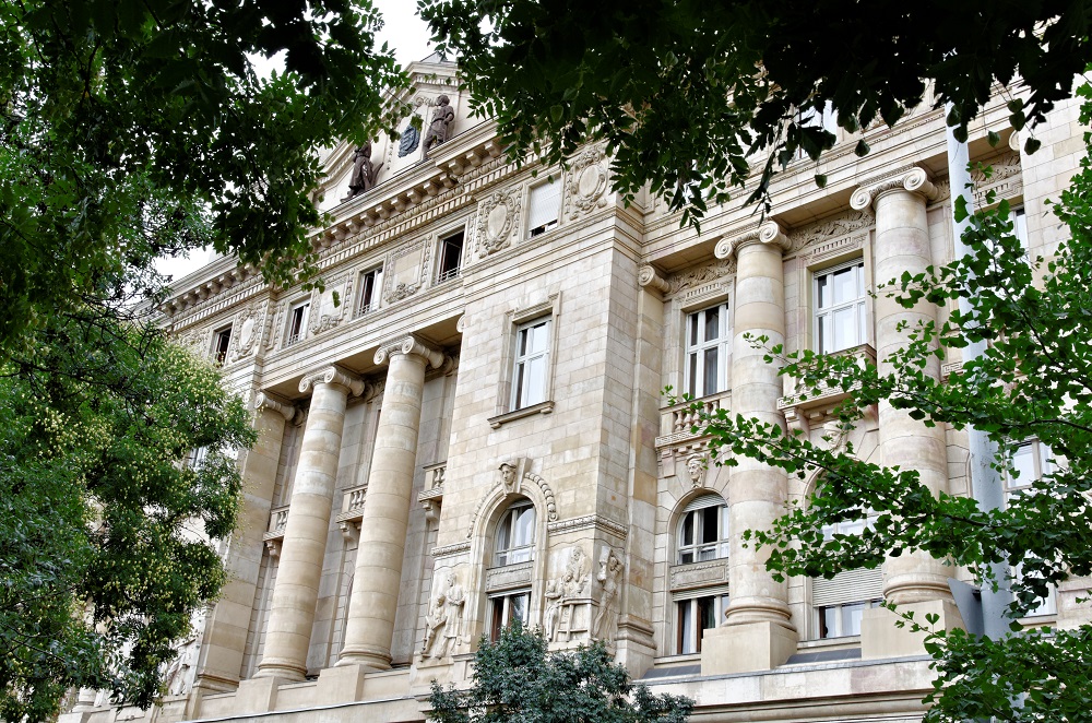 MNB-vezér: Sokba kerül a bankolás a magyaroknak