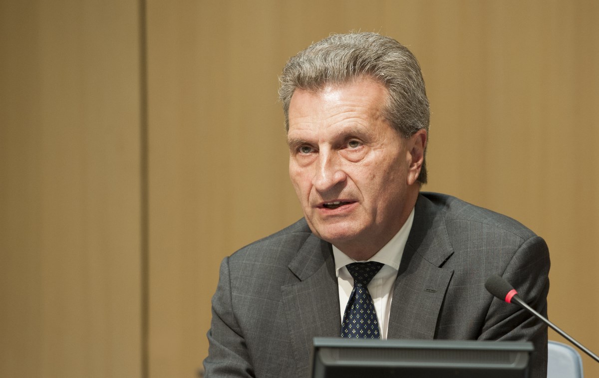 Günther Oettinger: Azonnal állítsák le ezt a kampányt