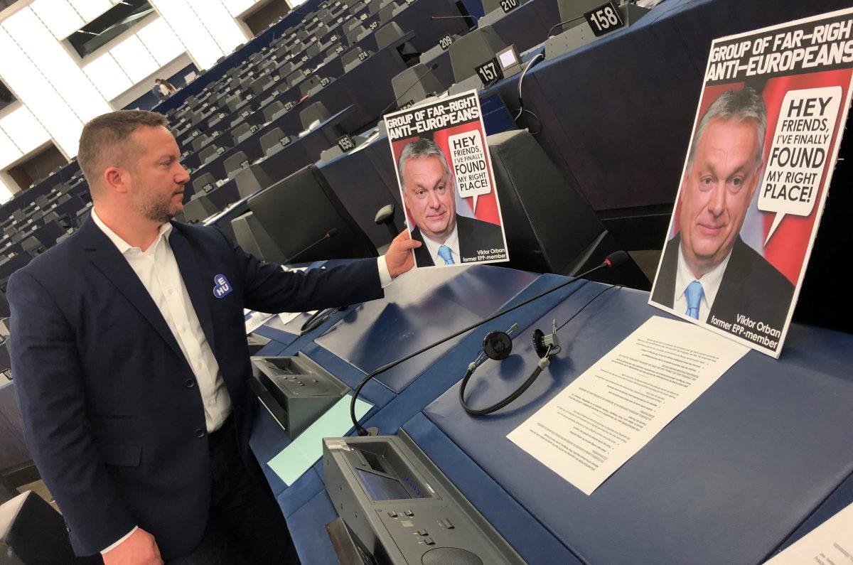 Ujhelyi kijelölte Orbán helyét az EP-ben