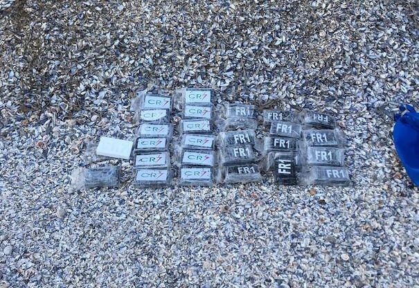 Buli a román tengerparton: már több mint száz kiló kokaint hozott a tenger