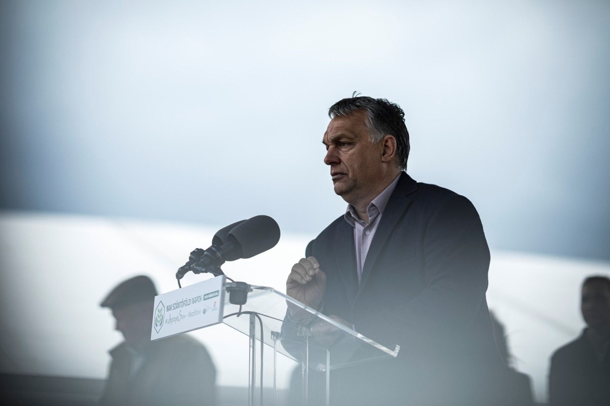 Orbán komolyan fontolgatja a kilépést a Néppártból?