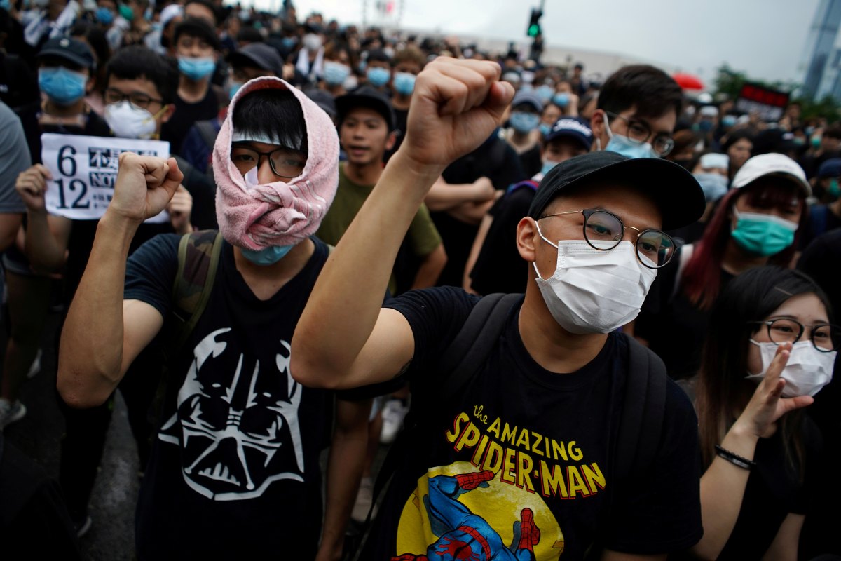 A kínai nemzeti ünnepen újra elszabadultak az indulatok Hongkongban