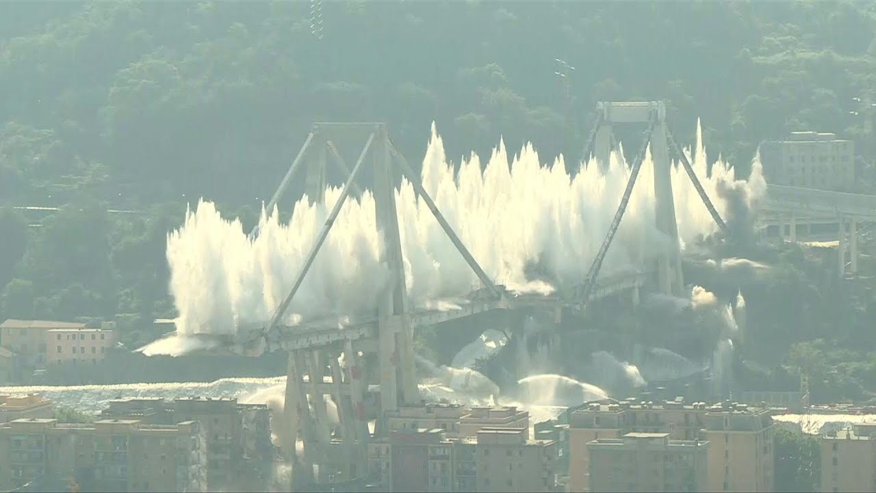 Ezreket evakuáltak, felrobbantották a leszakadt genovai híd torzóját