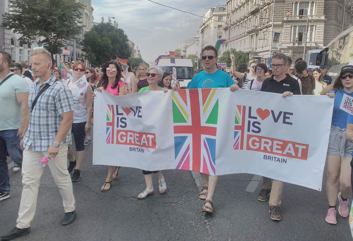 Pécsi civilek álltak ki az LMBTQI+ emberek jogai mellett