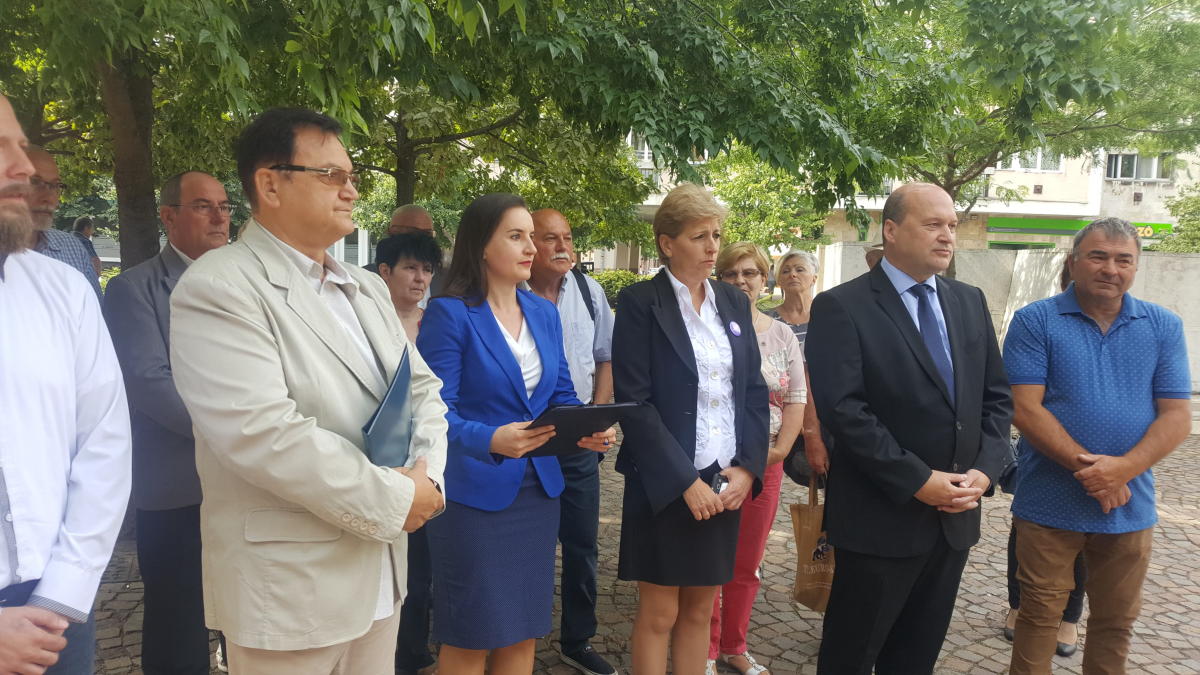 Szolnok: bejelentették Lukácsi Katalin indulását, feljelentést tettek velük szemben