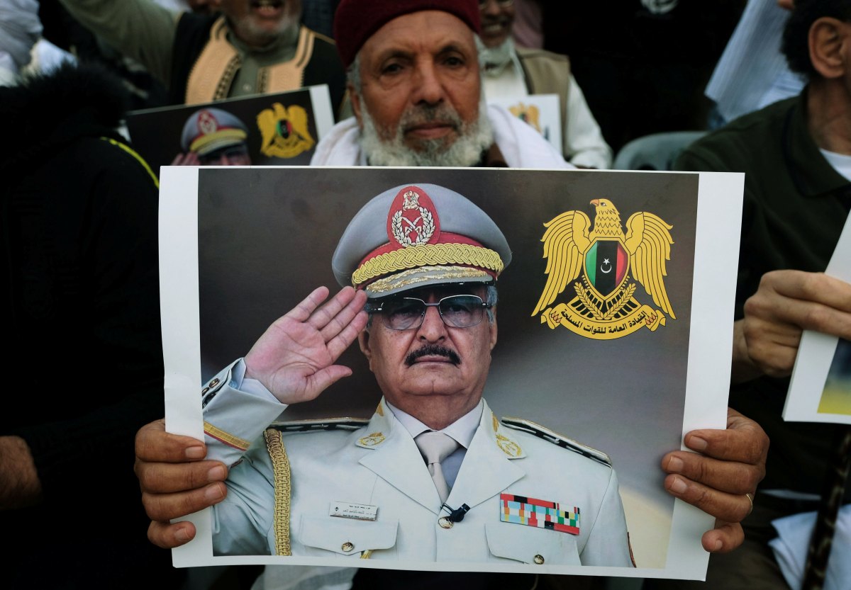 A nagyhatalmak versenyt futnak a líbiai olajért