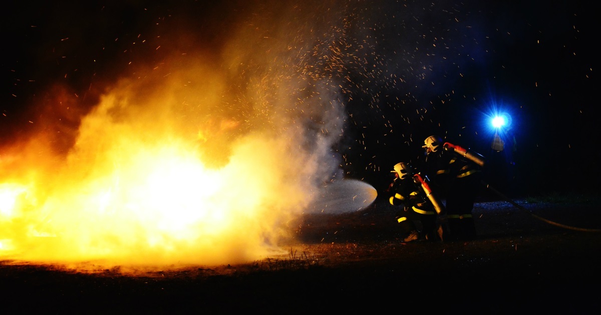 Kigyulladt egy faipari üzem, hét település tűzoltóit riasztották