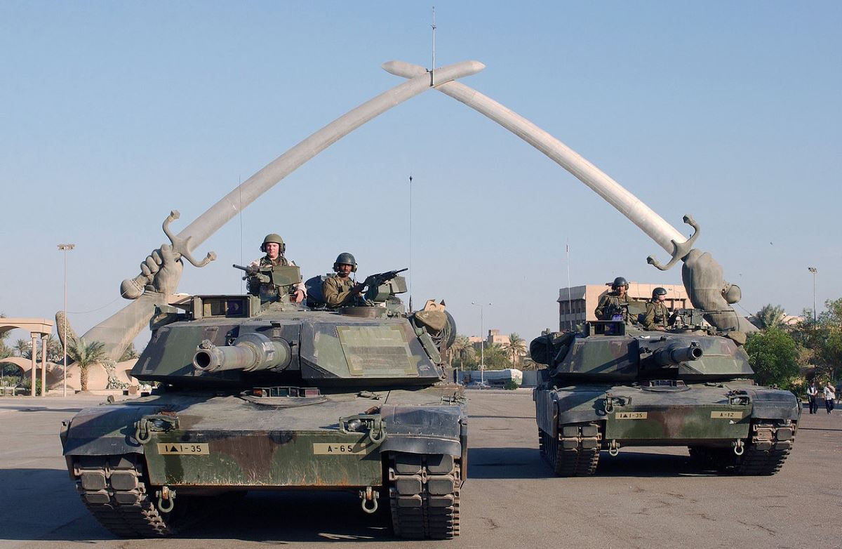 US_Tanks_Bagdad_2003.jpg