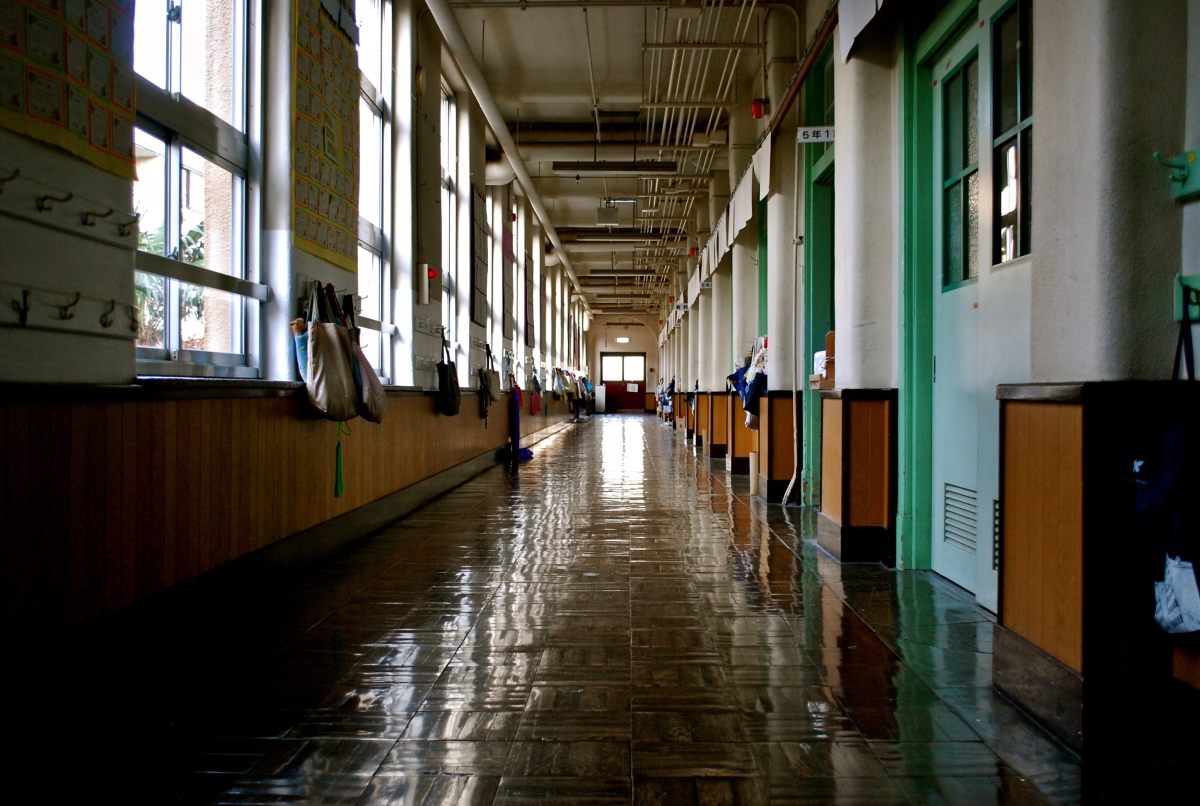 Az első tanítási napon megjelent a vírus több iskolában, Szegeden az egyetemi évnyitó marad el